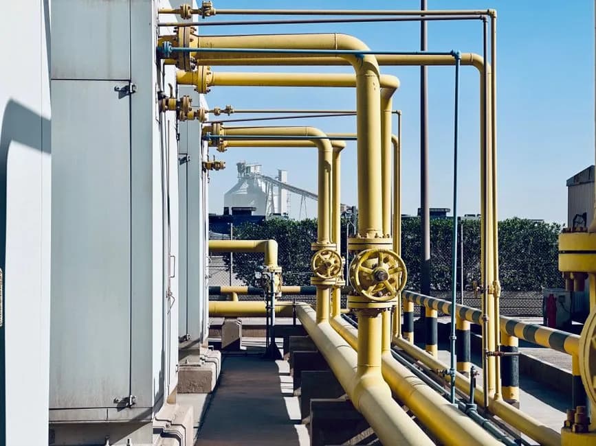 Стоимость российской нефти Urals в июне 2026 года достигла отметки в 63,52 доллара за баррель