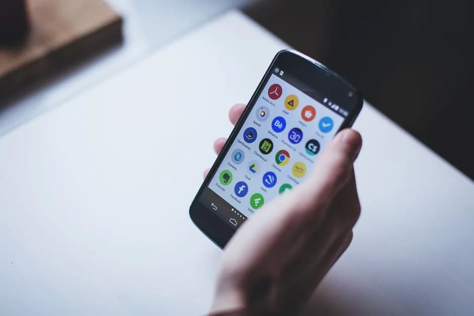Google расширяет возможности настройки ИИ-агентов Gemini для мобильных пользователей