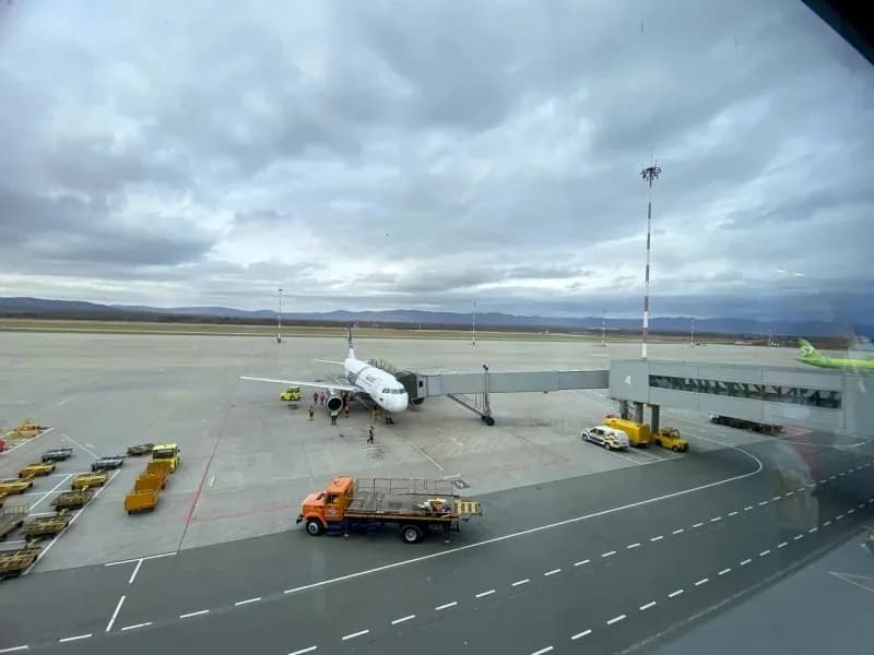 В пяти российских аэропортах введены ограничения на прием и выпуск рейсов