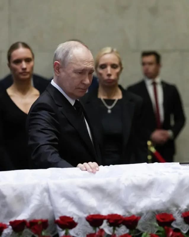 В Москве состоялась церемония прощания с государственным деятелем Сергеем Ивановым