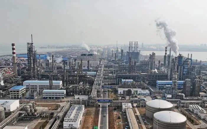 Китайские нефтеперерабатывающие заводы наращивают закупки российской нефти сорта ВСТО