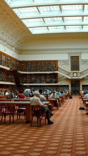 Результаты очных экзаменов показали критическое влияние ИИ на академическую успеваемость