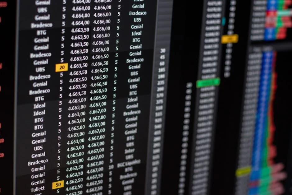 Российский фондовый рынок демонстрирует снижение на фоне дивидендных отсечек