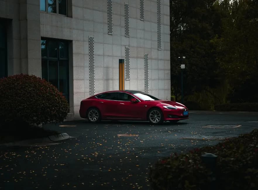 Электромобиль Ferrari Luce от Джони Айва достиг годового плана продаж за два месяца