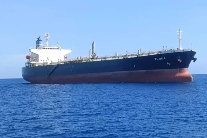 Инцидент в Ормузском проливе: танкер подорвался на морских минах