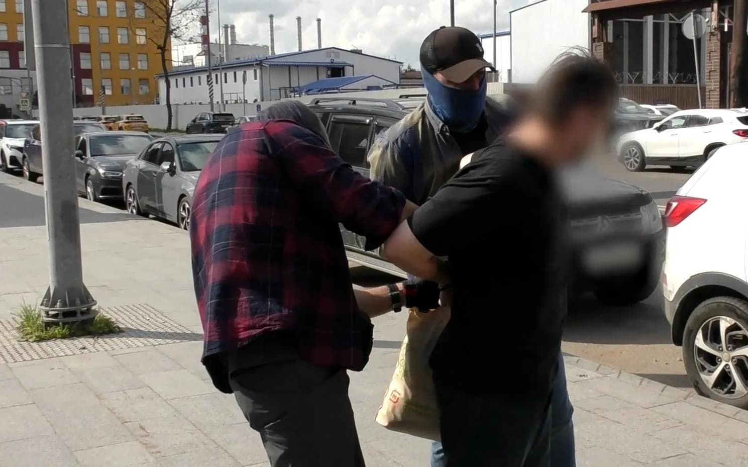 Сотрудник службы безопасности посольства Великобритании задержан по подозрению в государственной измене