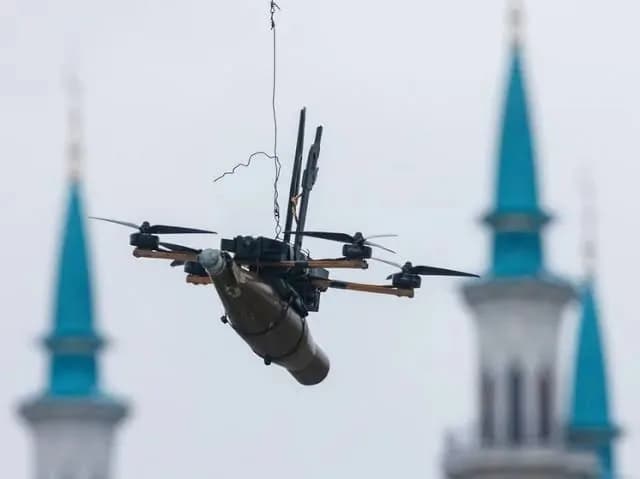 Системы ПВО предотвратили атаку беспилотника на Москву