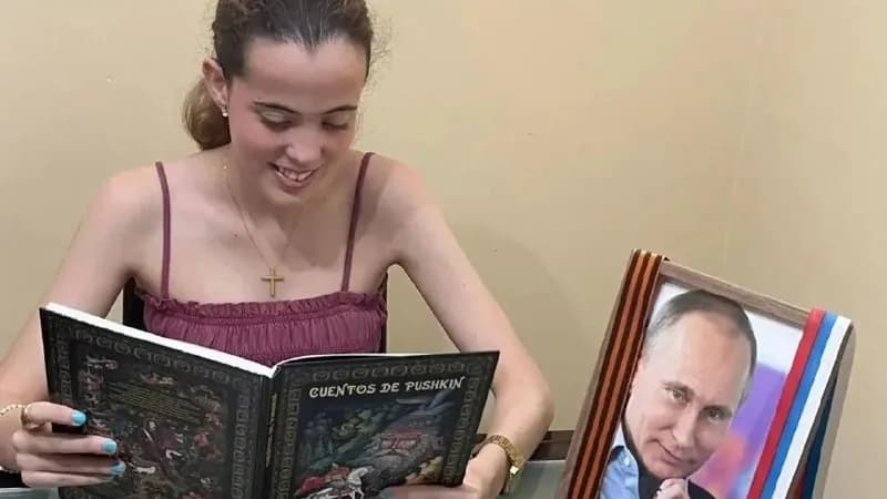 Испанская школьница из Овьедо получила памятный сувенир от российского лидера