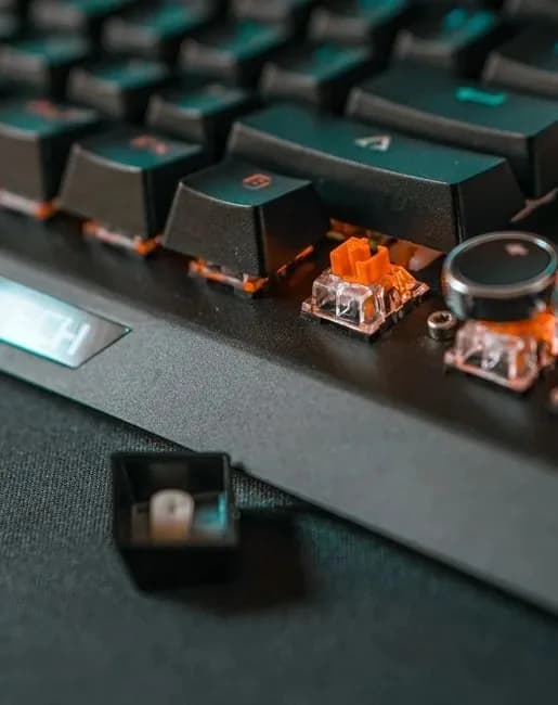 OpenAI выходит на рынок «железа»: представлена специализированная клавиатура Codex Micro