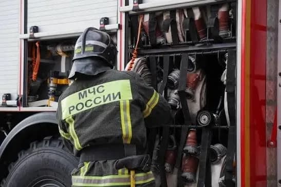 В Смоленской области ликвидируют последствия возгорания на промышленном объекте после атаки БПЛА
