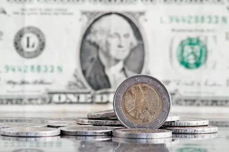 Центробанк скорректировал официальные курсы иностранных валют на середину июля 2026 года