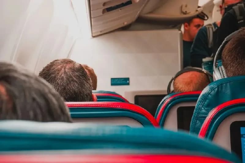 Инцидент на борту: пассажир рейса Красноярск — Хабаровск пытался открыть аварийный выход