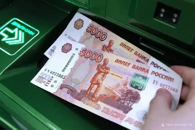 Динамика доходов: в 15 регионах России средние зарплаты превысили общероссийский показатель