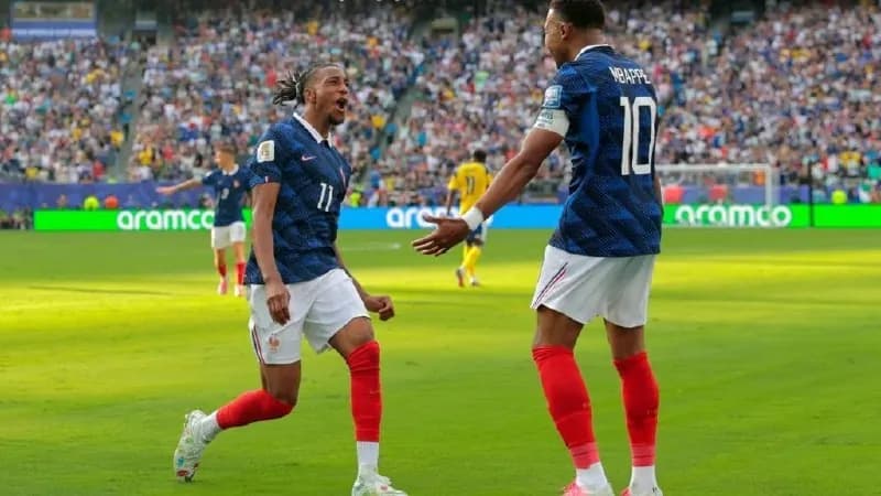 Сборная Франции вышла в 1/8 финала чемпионата мира, обыграв Швецию